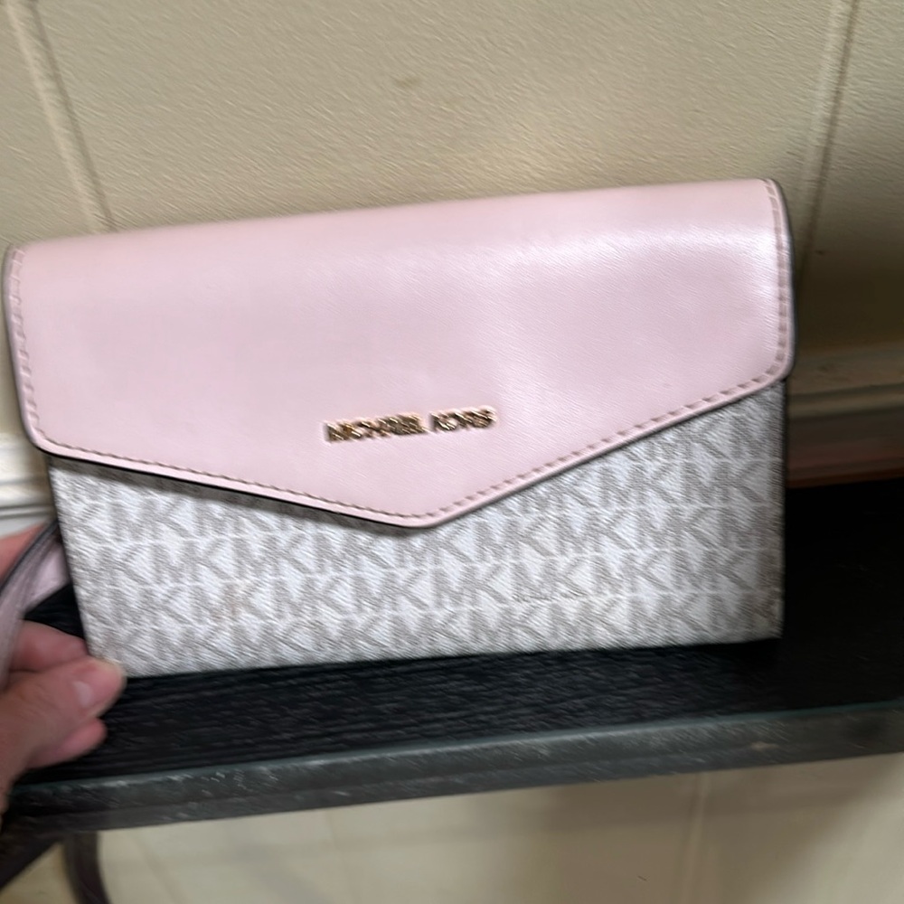 Michael Kors crossbody, signature cream and pink